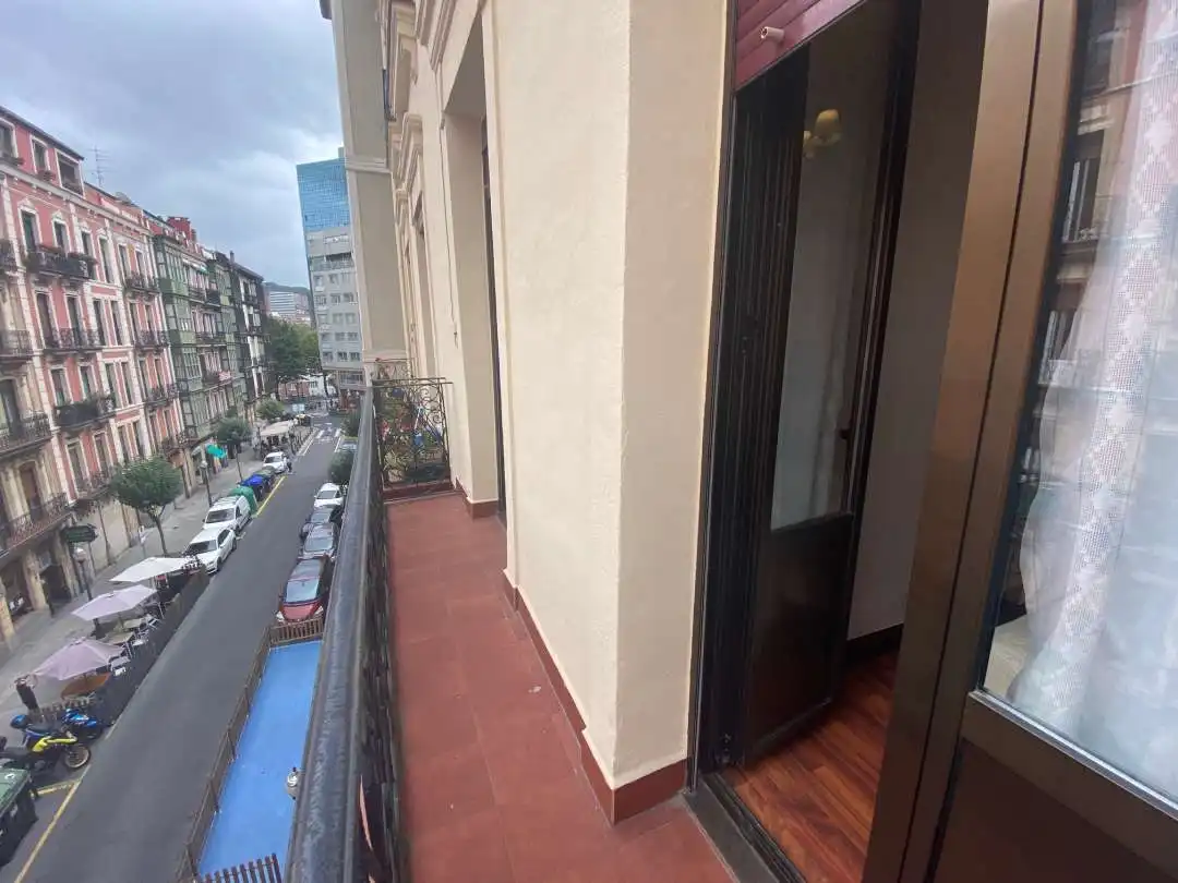 Terrassa de Pis de lloguer en Bilbao  amb Calefacció i Balcó