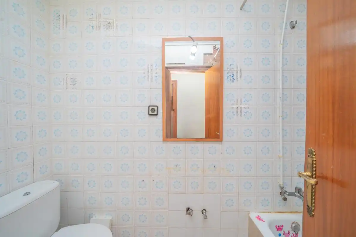 Baño de Piso en venta en Elda con Calefacción, Terraza y Trastero