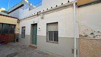 Vista exterior de Casa o xalet en venda en Utrera amb Terrassa i Traster