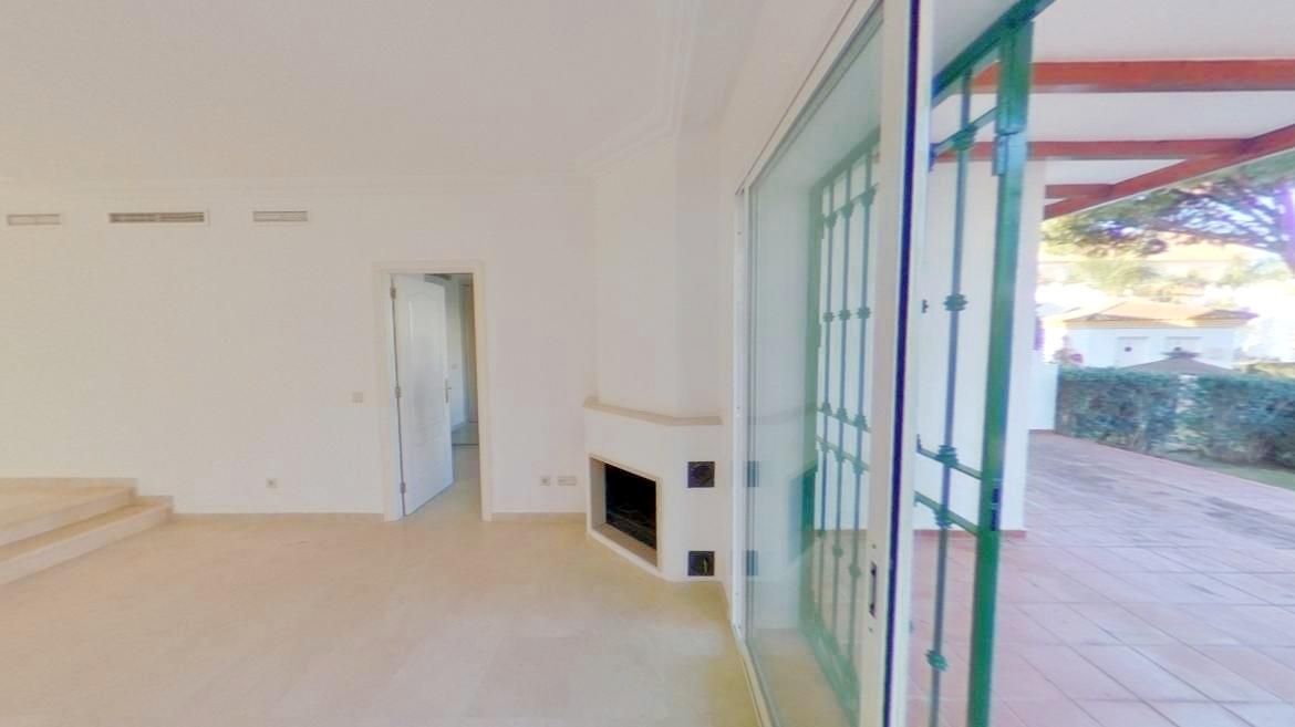 Flat for sale in Marbella  with Air Conditioner, Private garden and Terrace