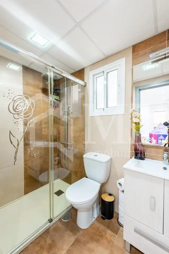 Bathroom of Flat for sale in Málaga  with Air Conditioner, Terrace and Storage room