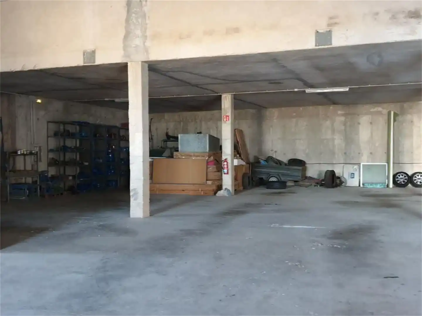 Parkplatz von Fabrikhallen zur Miete in Cartagena