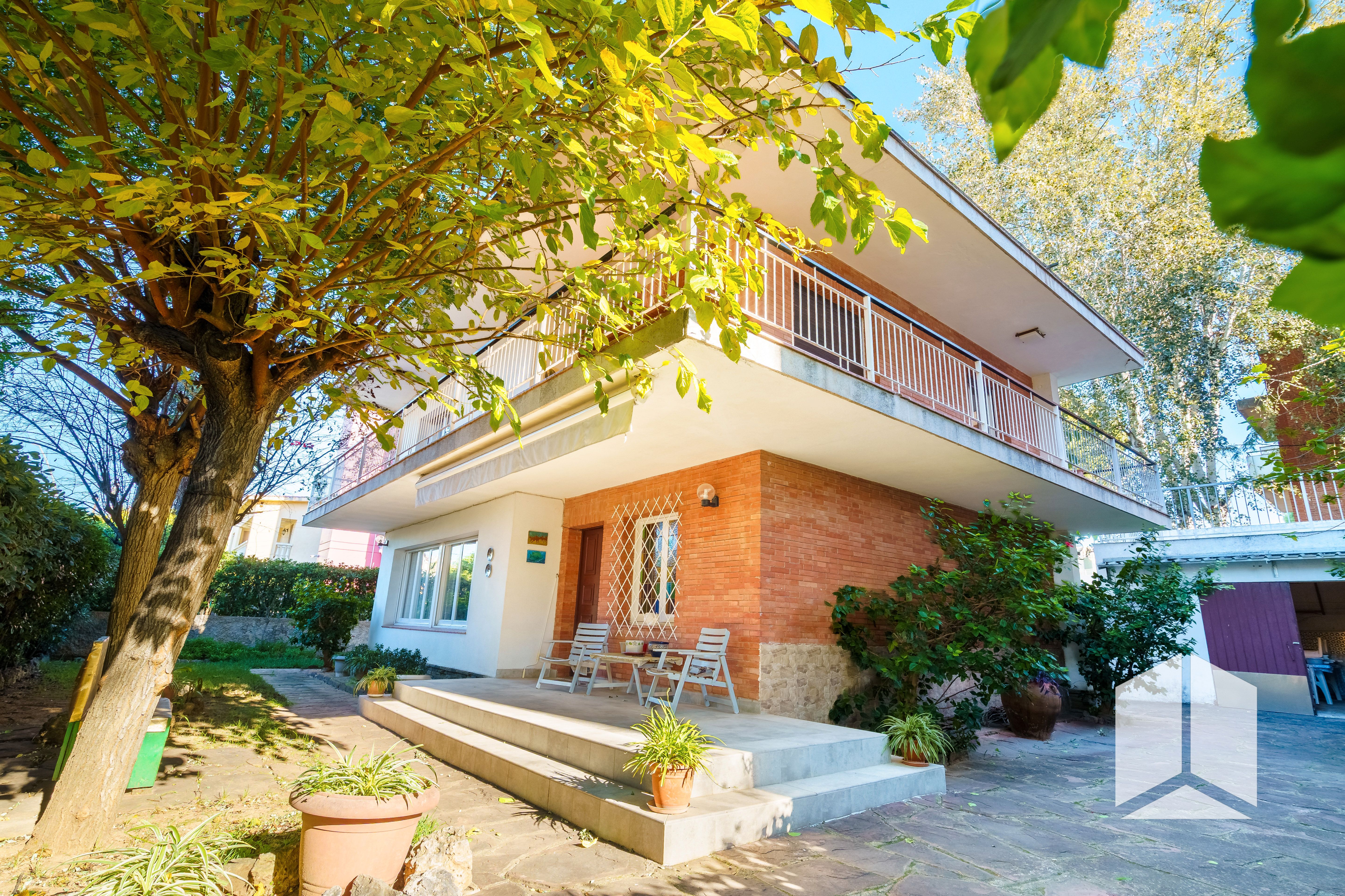 Vista exterior de Casa o xalet en venda en Castelldefels amb Terrassa