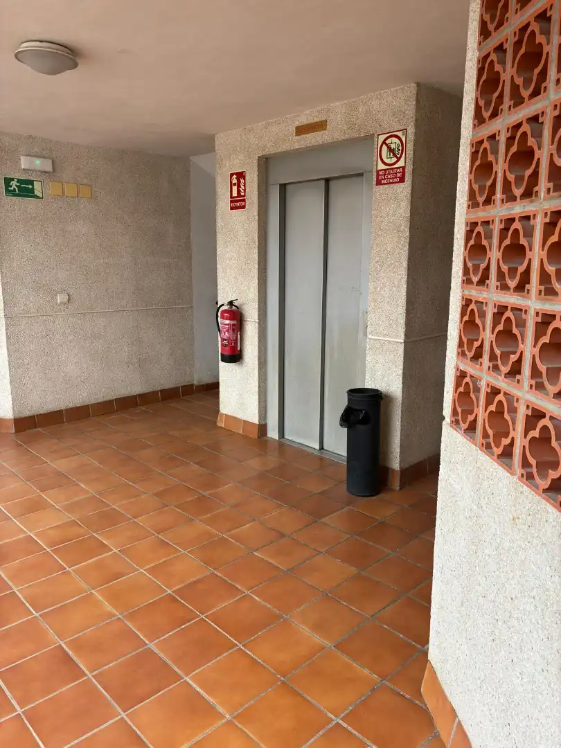 Wohnung zum Verkauf in Churriana de la Vega mit Ofen und Waschmaschine