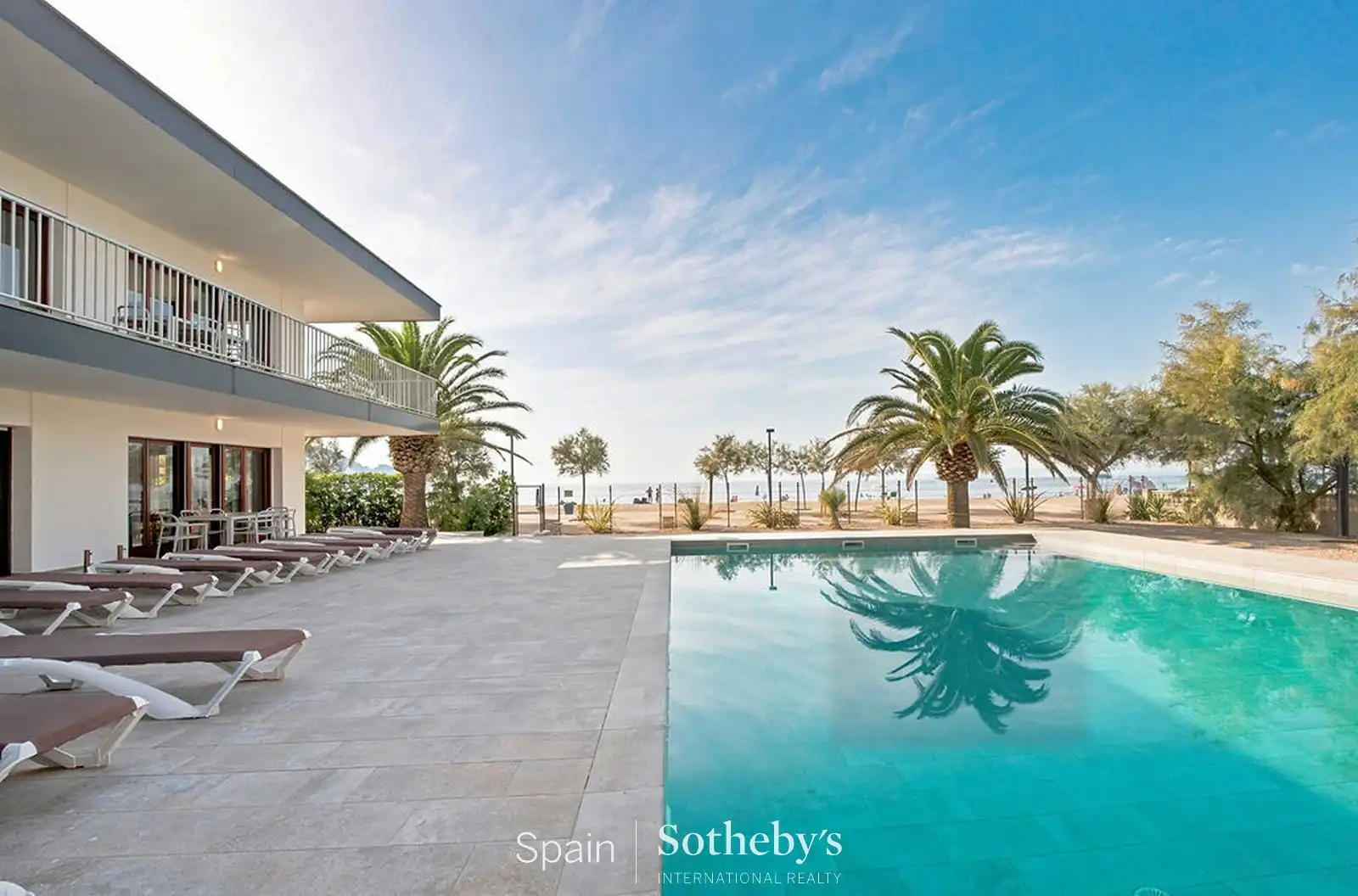 Casa aparellada amb piscina en venda a Passeig Marítim, imagen 3