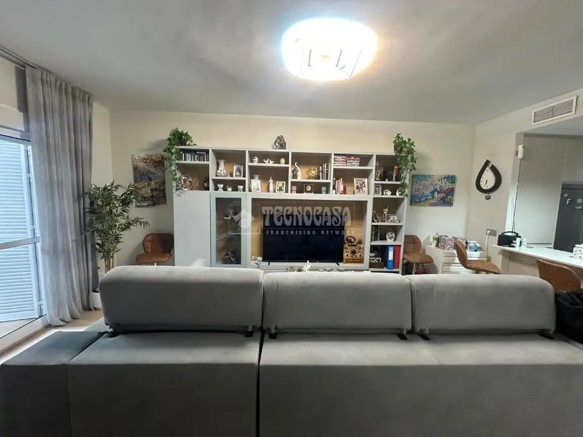 Living room of Flat for sale in Sevilla  with Air Conditioner, Heating and Furnished