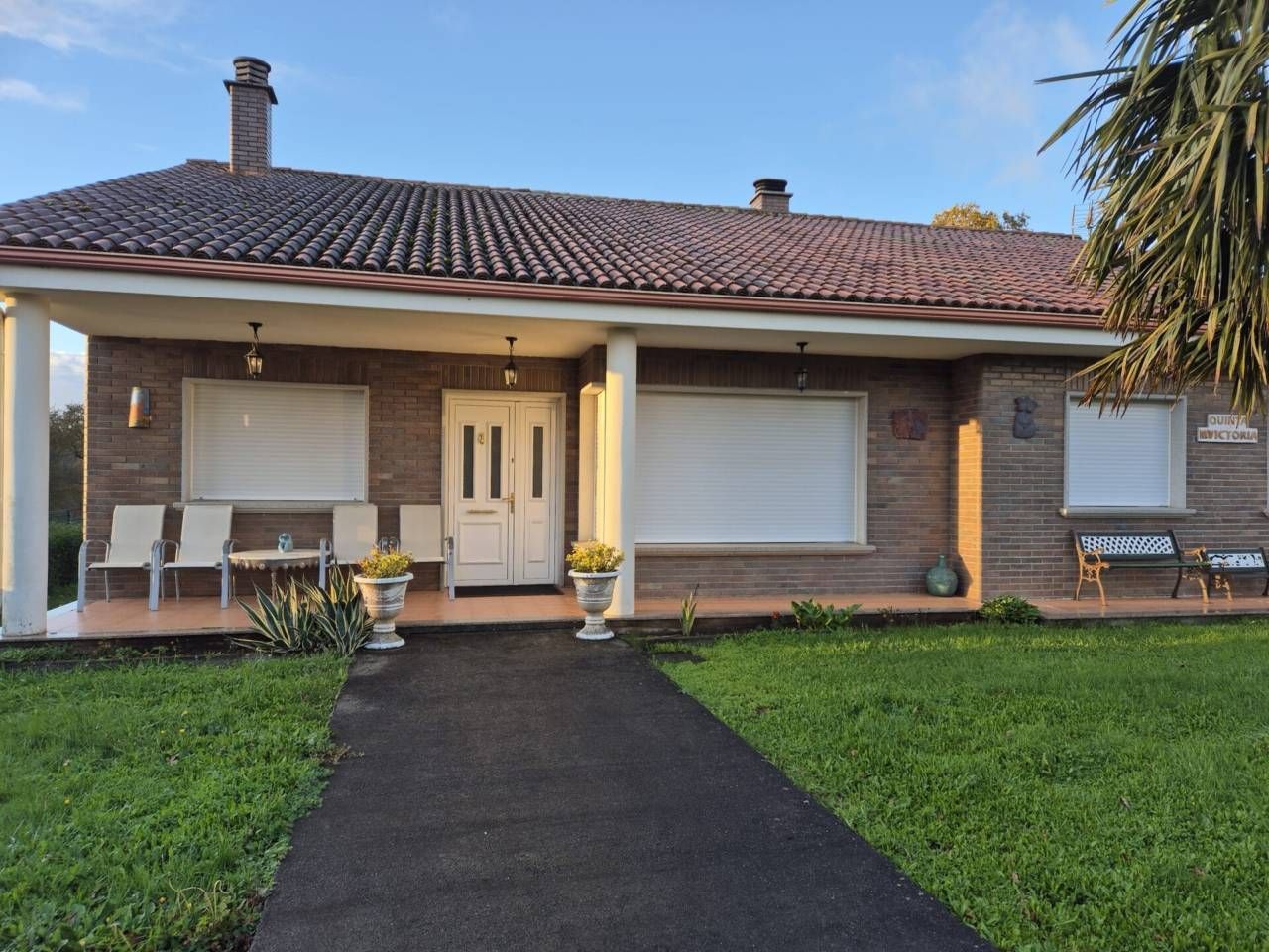 Vista exterior de Casa o chalet en venta en Sobrado (A Coruña) con Calefacción, Jardín privado y Amueblado