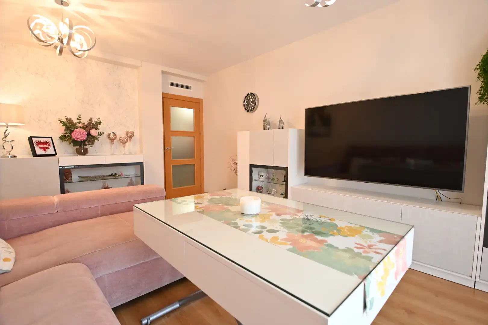 Living room of Flat for sale in La Zubia  with Air Conditioner, Storage room and Balcony