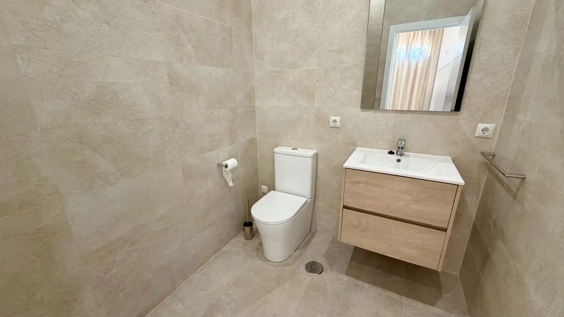 Bathroom of Apartments for rent in Torreblanca del Sol