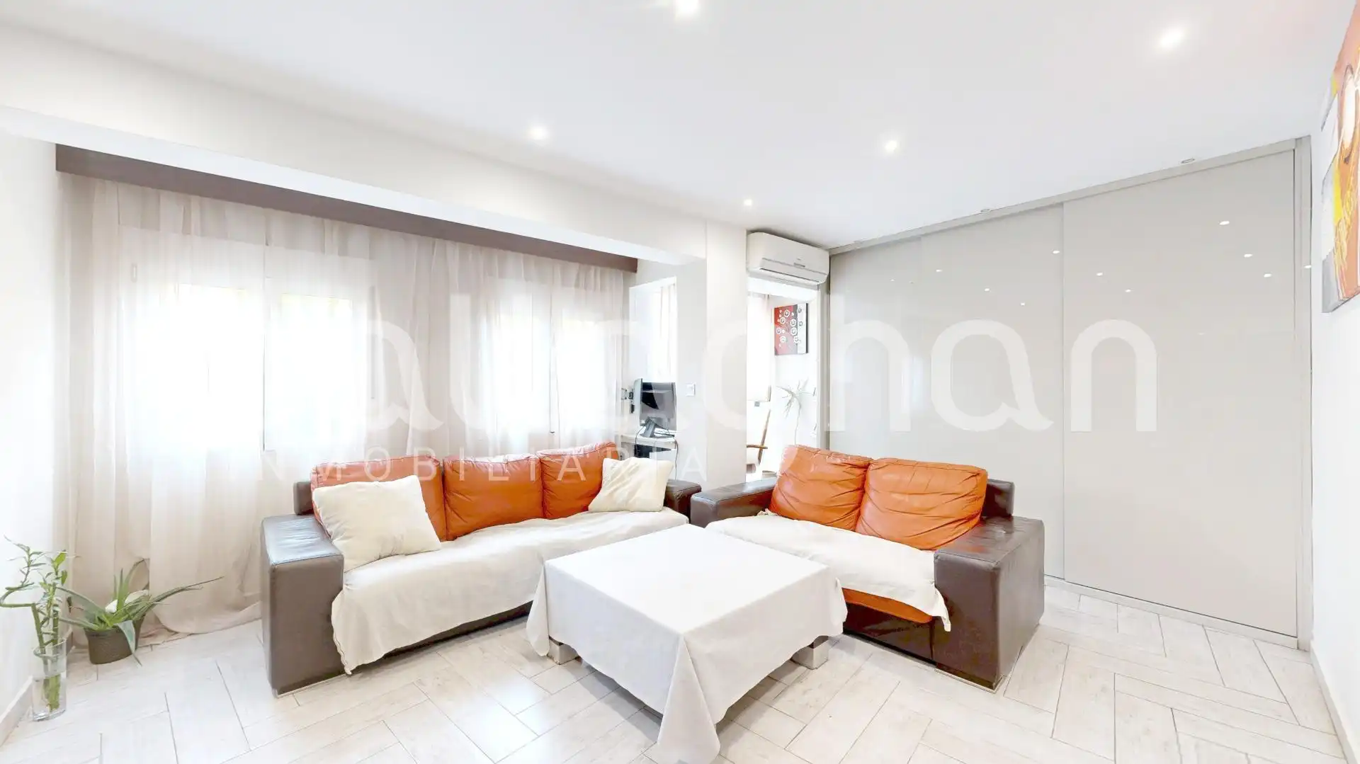 Living room of Flat for sale in Valencia  with Air Conditioner, Heating and Furnished