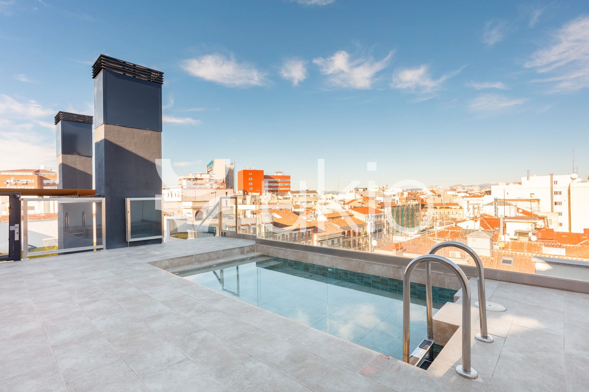 Piscina de Apartament de lloguer en  Madrid Capital amb Calefacció, Terrassa i Moblat