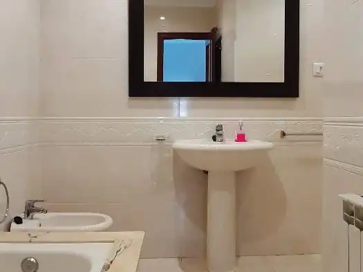Badezimmer von Wohnung zur Miete in Boiro mit Heizung, Privatgarten und Parkett