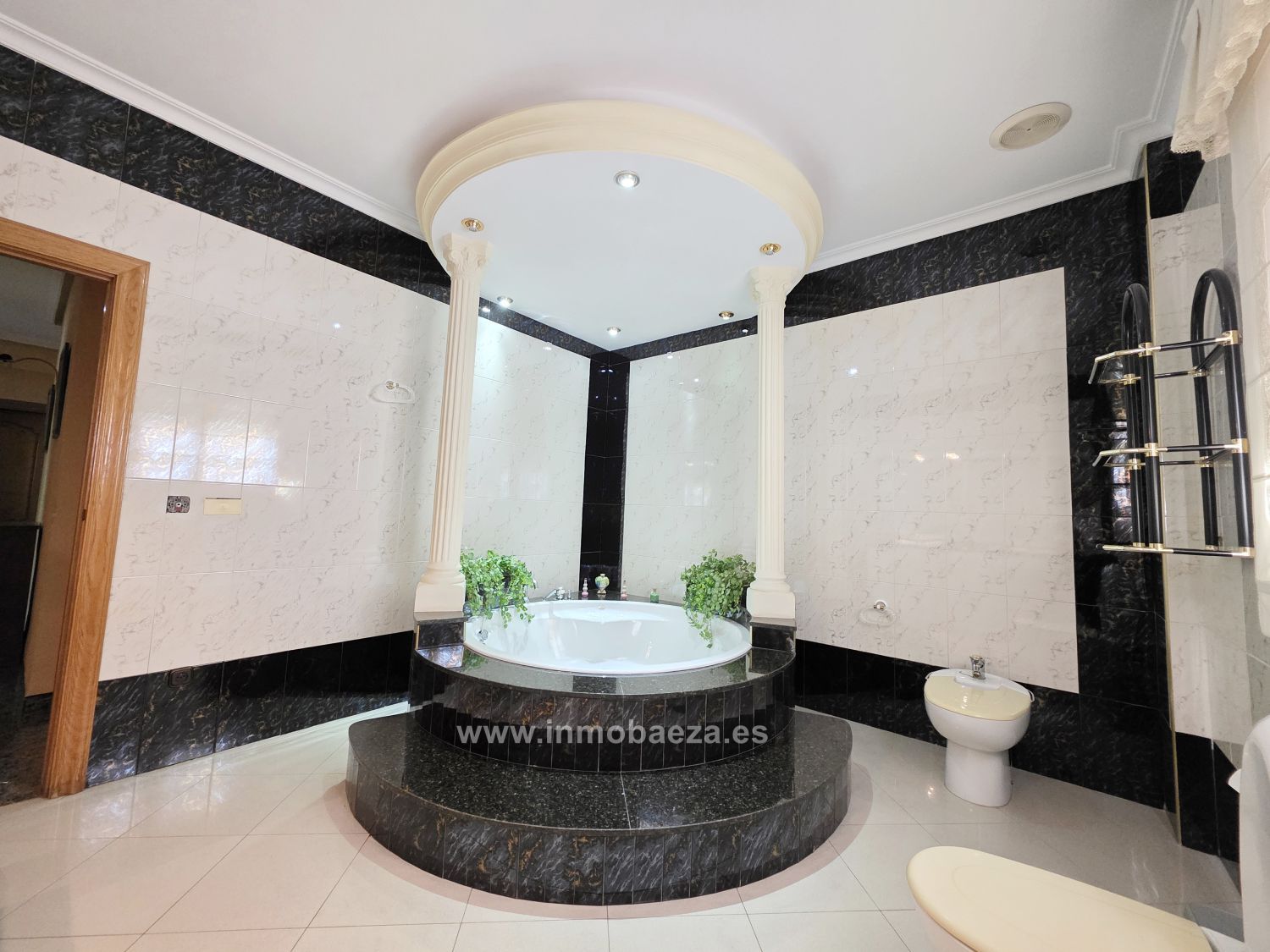 Bathroom of Flat for sale in Ibros  with Air Conditioner and Balcony