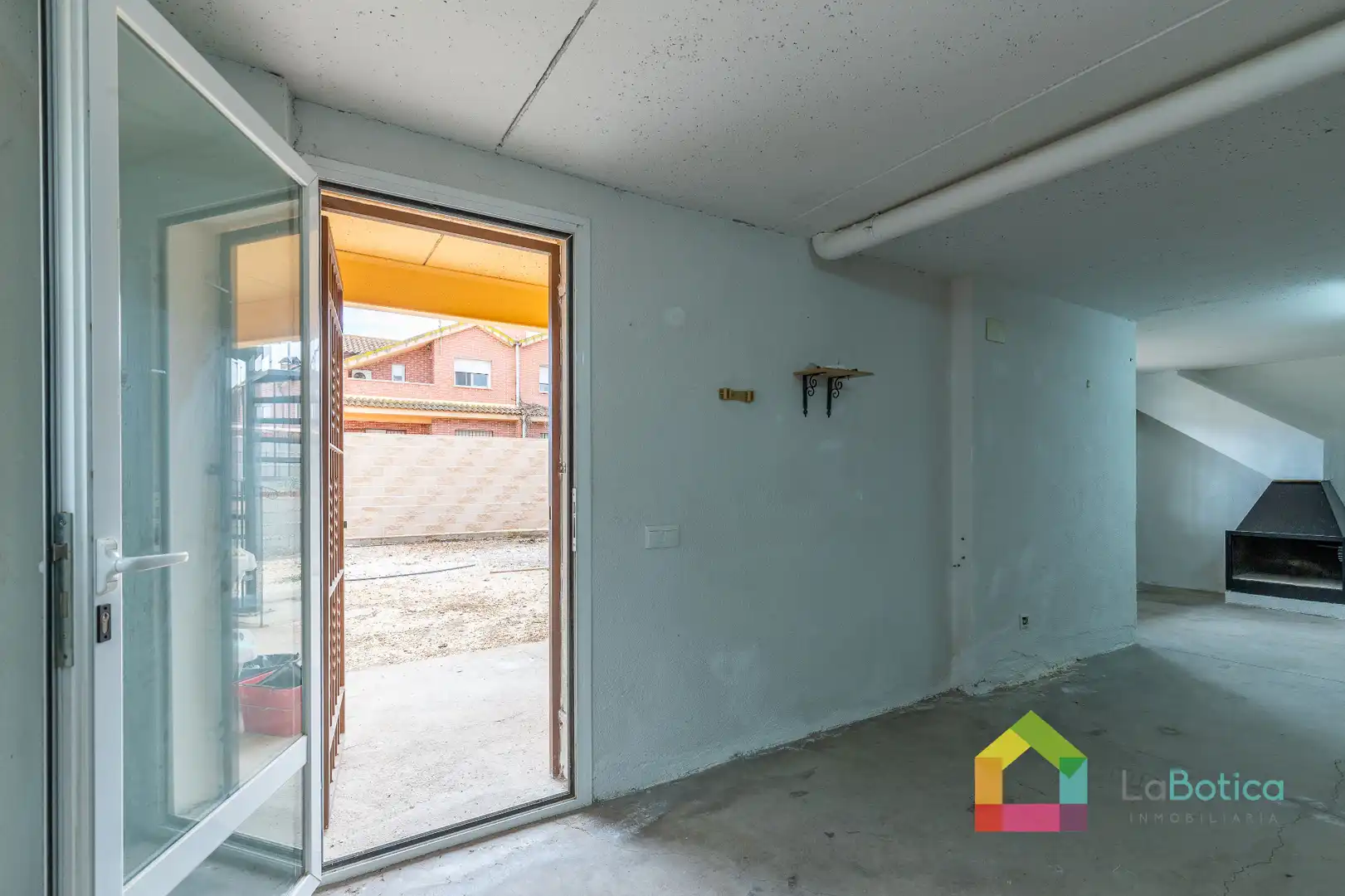 Casa adosada en venta en Burguillos de Toledo con Calefacción, Jardín privado y Terraza