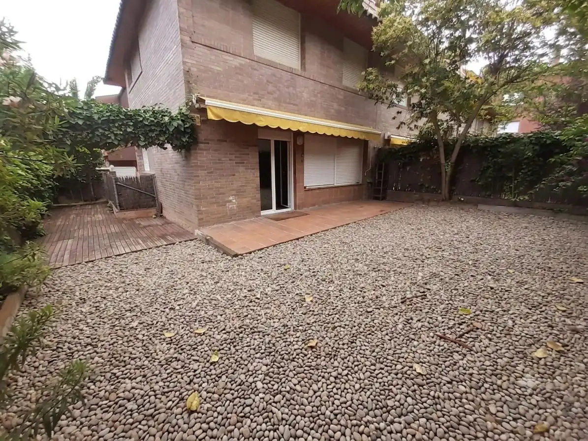Jardín de Casa adosada en venta en Sant Cugat del Vallès con Calefacción y Terraza