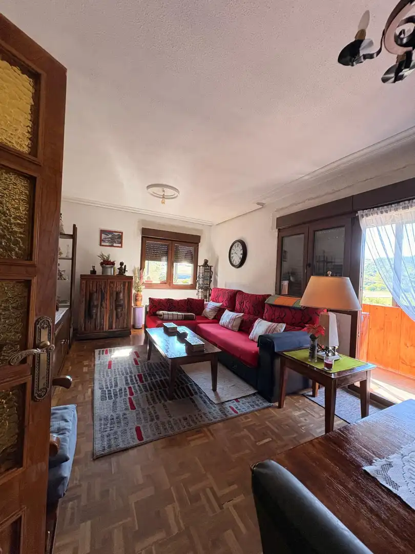 Sala de estar de Casa o chalet en venta en Villamanín con Calefacción, Jardín privado y Parquet