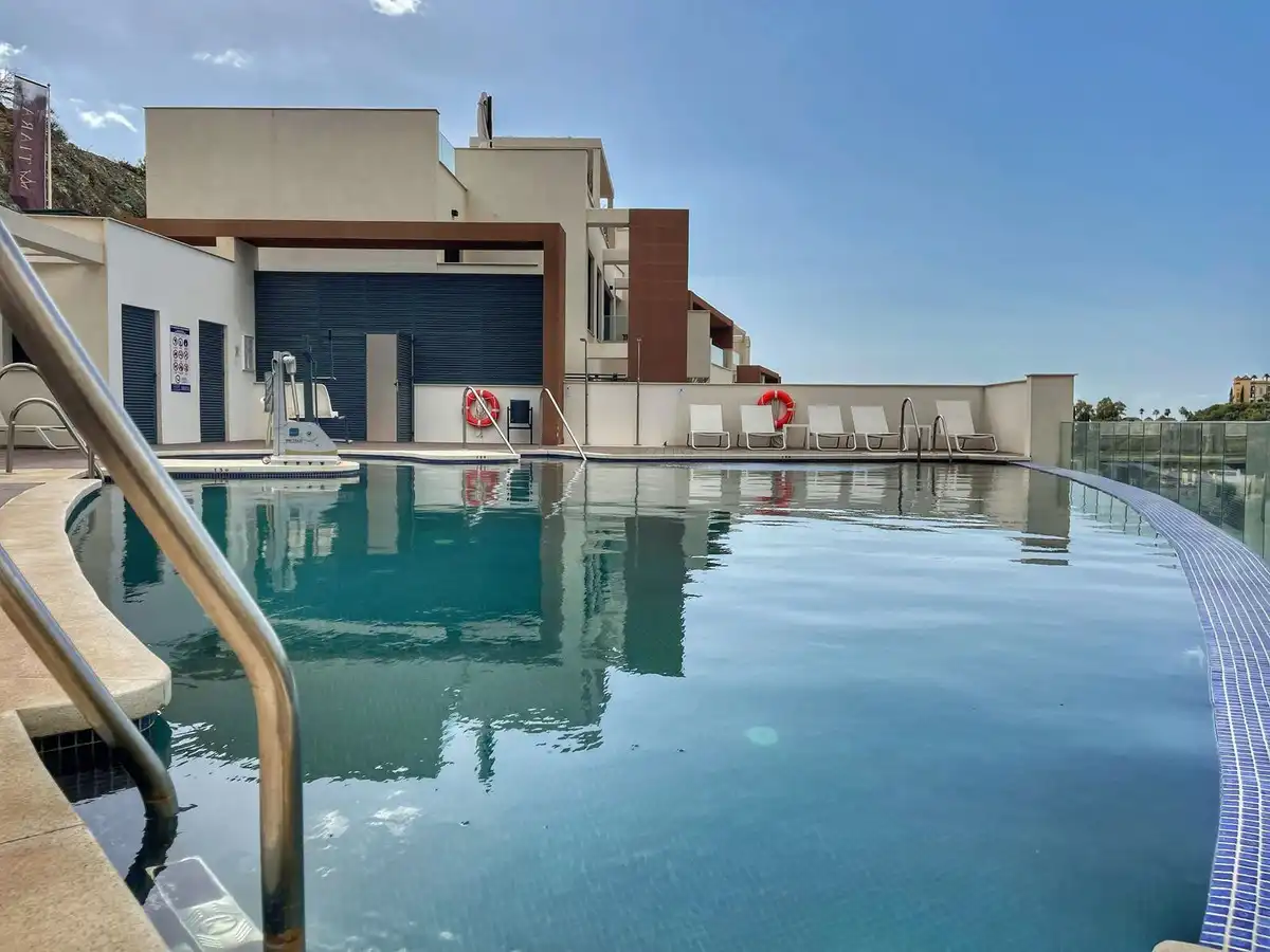 Schwimmbecken von Wohnung zur Miete in Benahavís mit Klimaanlage, Terrasse und Möbliert