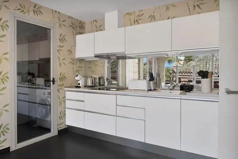 Küche von Dachboden zur Miete in Marbella mit Klimaanlage, Terrasse und Schwimmbad