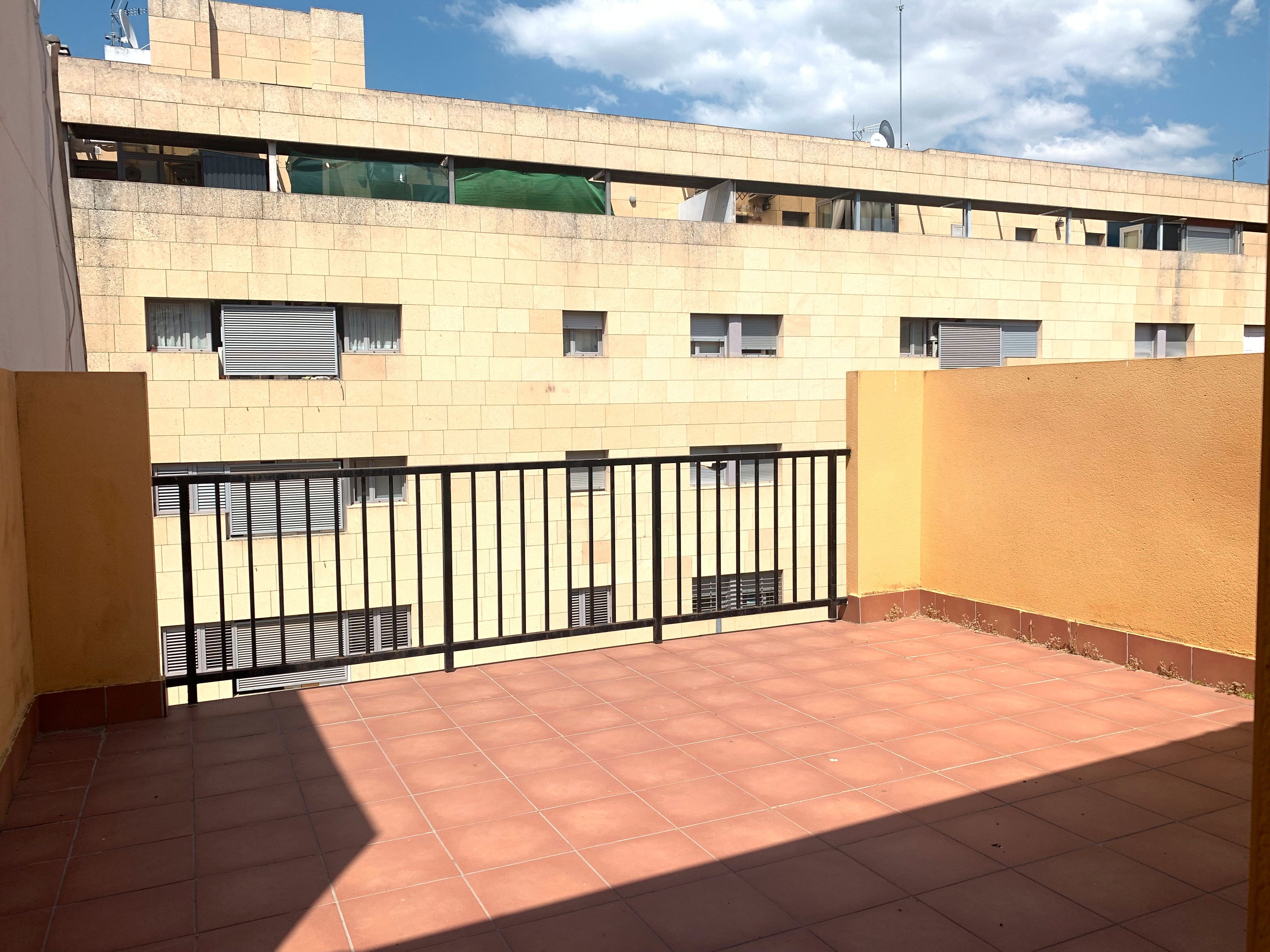 Duplex for sale in N/A, Miralvalle - Av. Virgen del Puerto - La Data