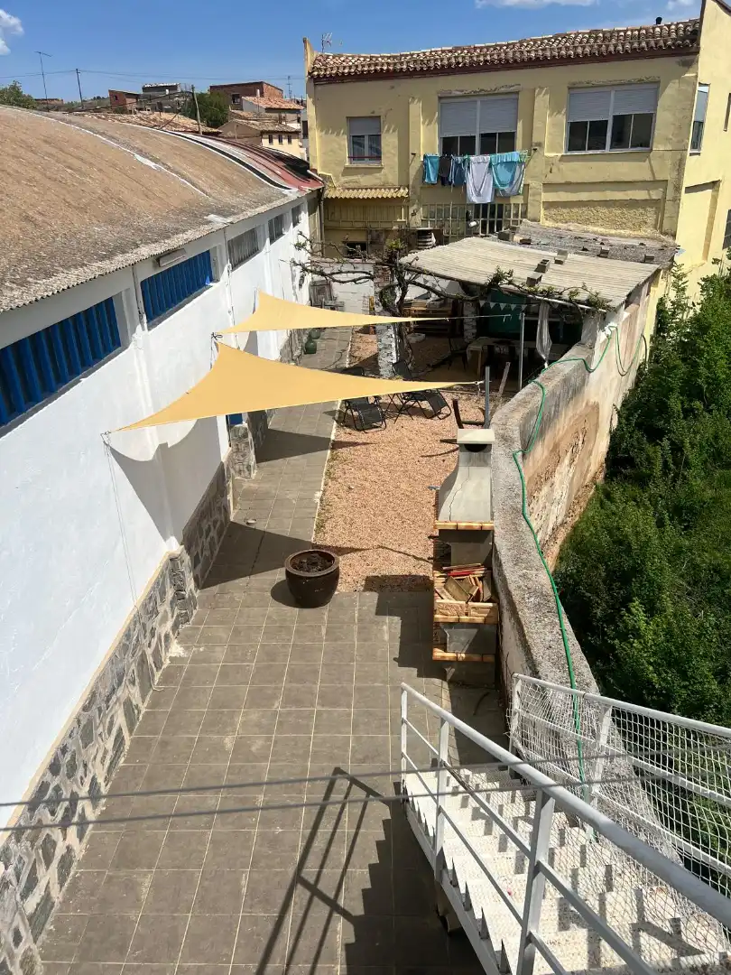 Terrasse von Fabrikhallen zum Verkauf in Ariza mit Heizung