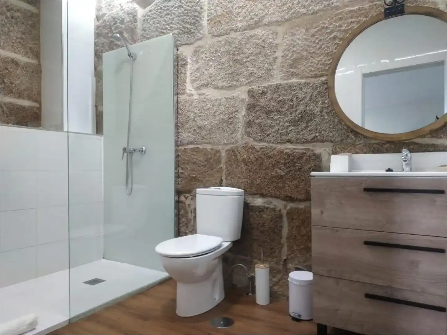 Bathroom of Apartments for rent in Vigo   with Furnished