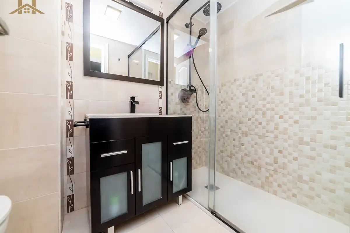 Bathroom of Flat for sale in Móstoles  with Air Conditioner, Heating and Terrace