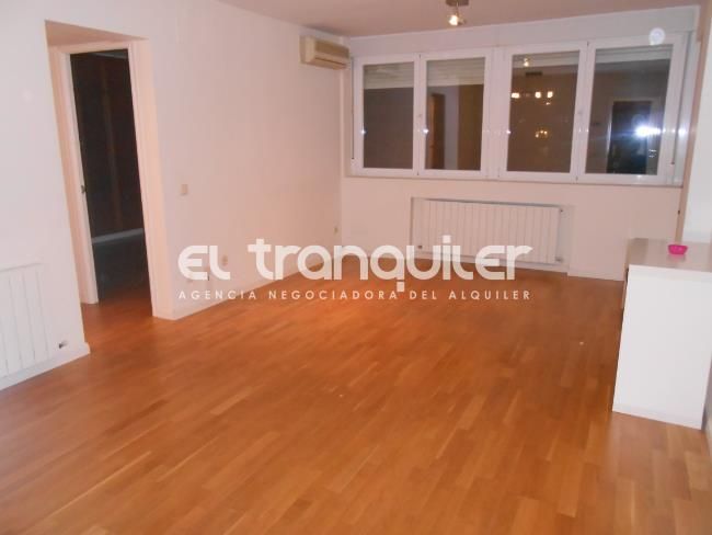 Living room of Flat to rent in  Madrid Capital  with Air Conditioner and Washing machine