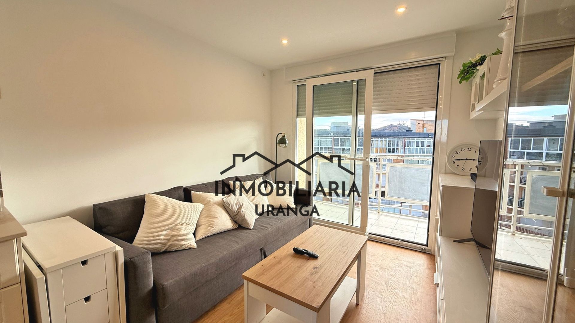 Vista exterior de Pis en venda en Laredo amb Calefacció, Terrassa i Moblat