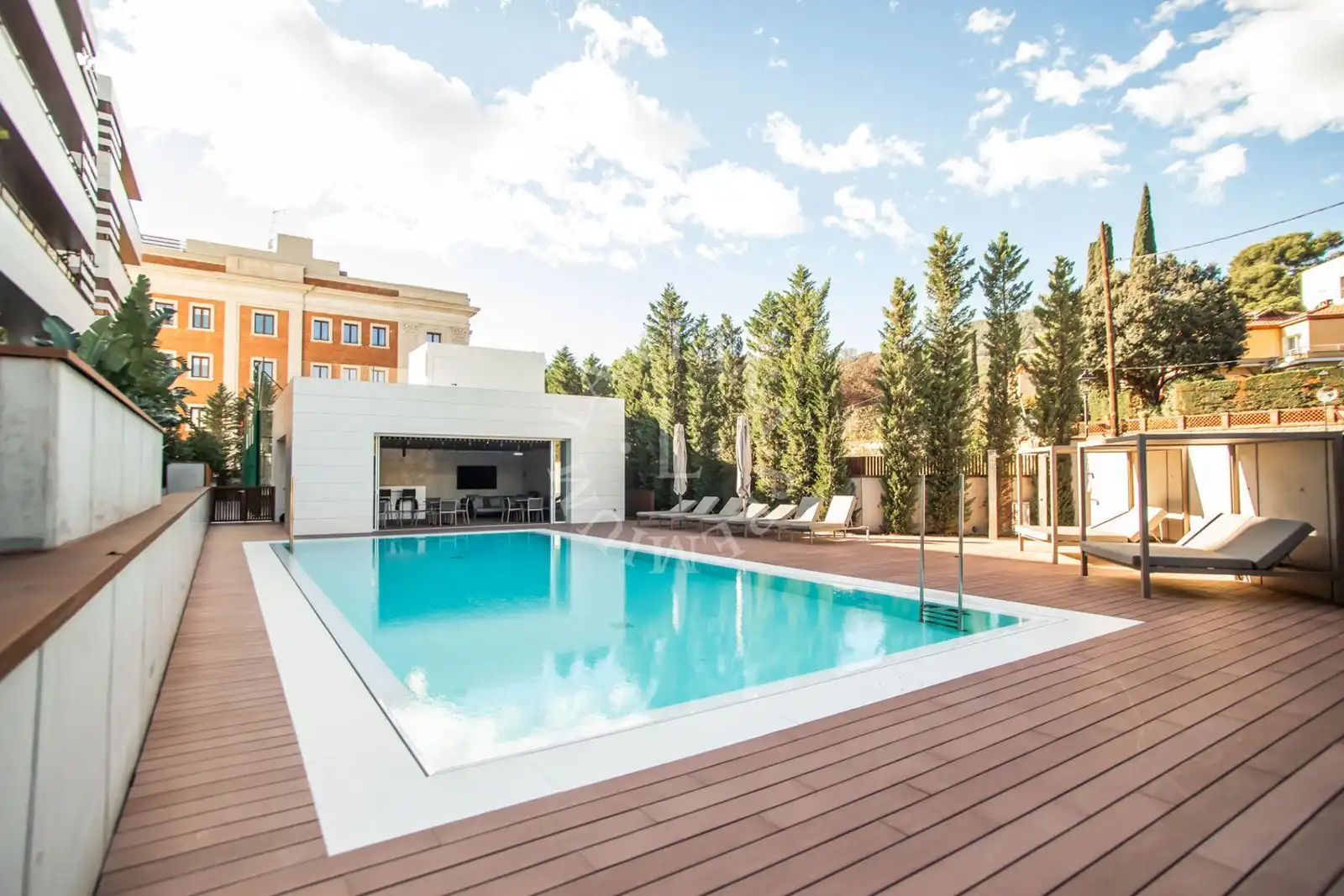 Piscina de Pis en venda en Barcelona amb Terrassa, Traster i Piscina