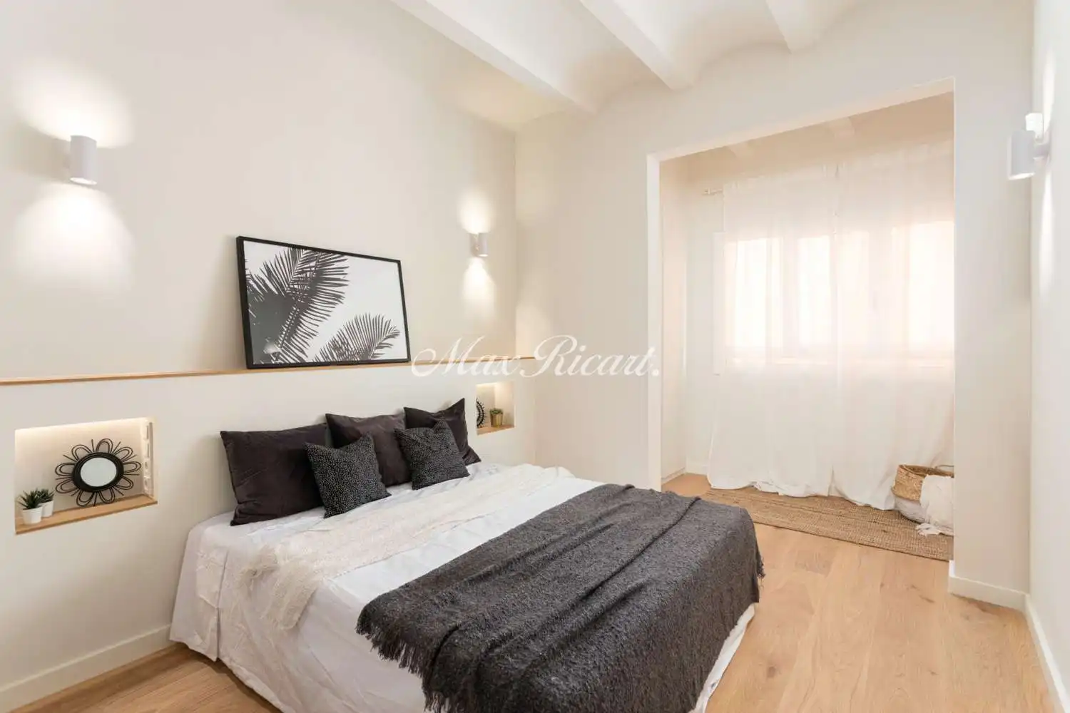 Bedroom of Flat for sale in Barcelona  with Air Conditioner, Heating and Balcony