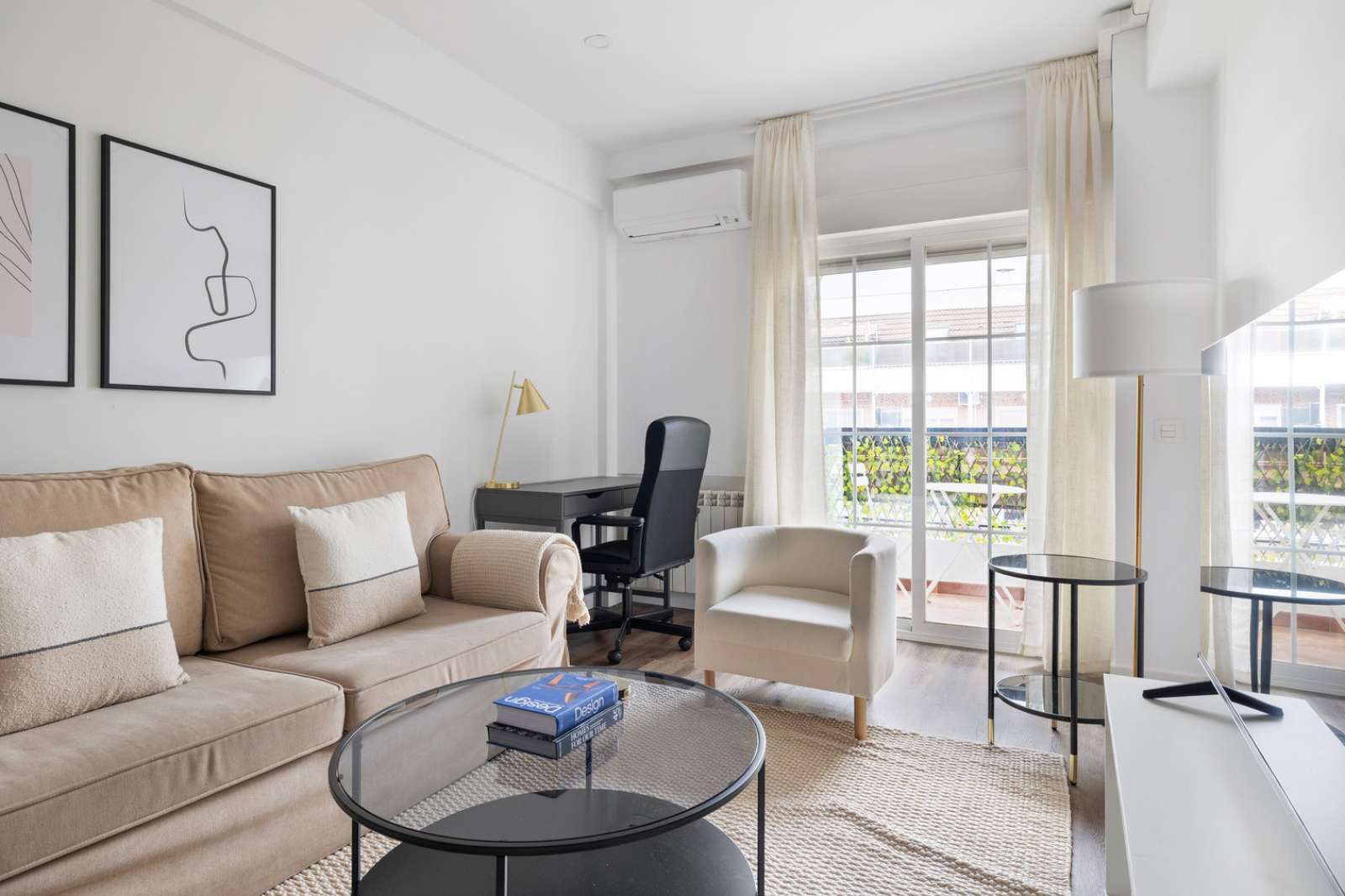 Living room of Apartment to share in  Madrid Capital  with Air Conditioner and Terrace