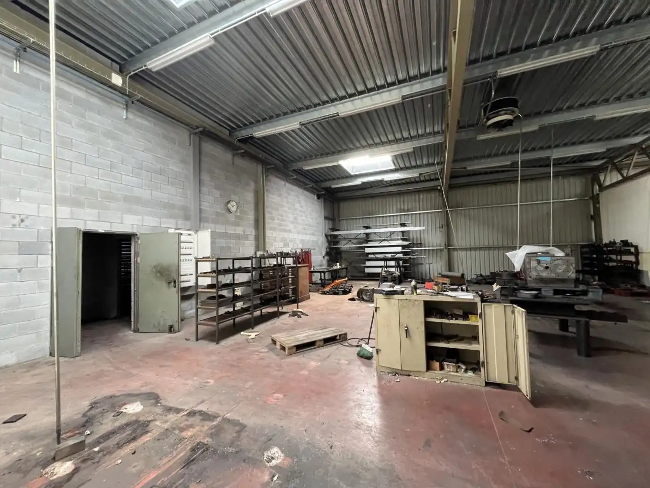 Nave industrial en venta en Manlleu con Alarma