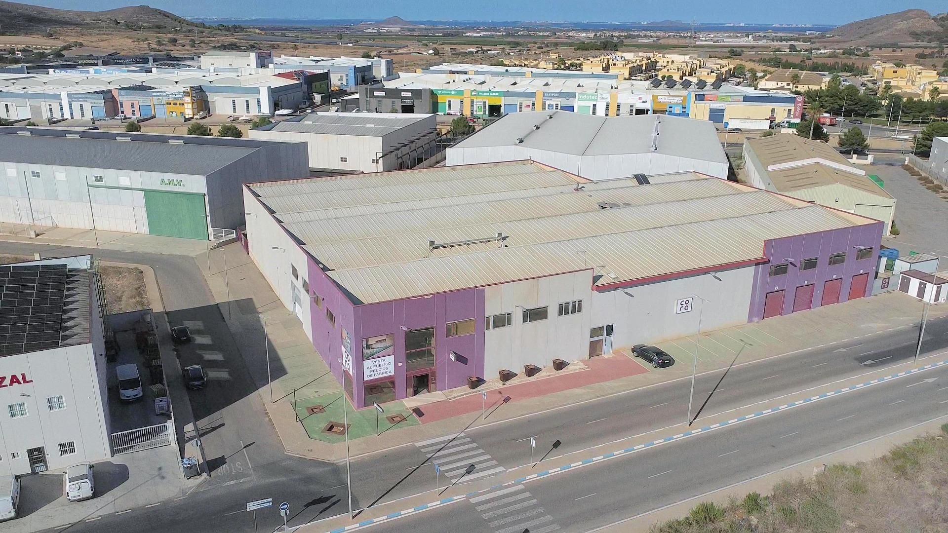 Vista exterior de Nau industrial en venda en La Unión