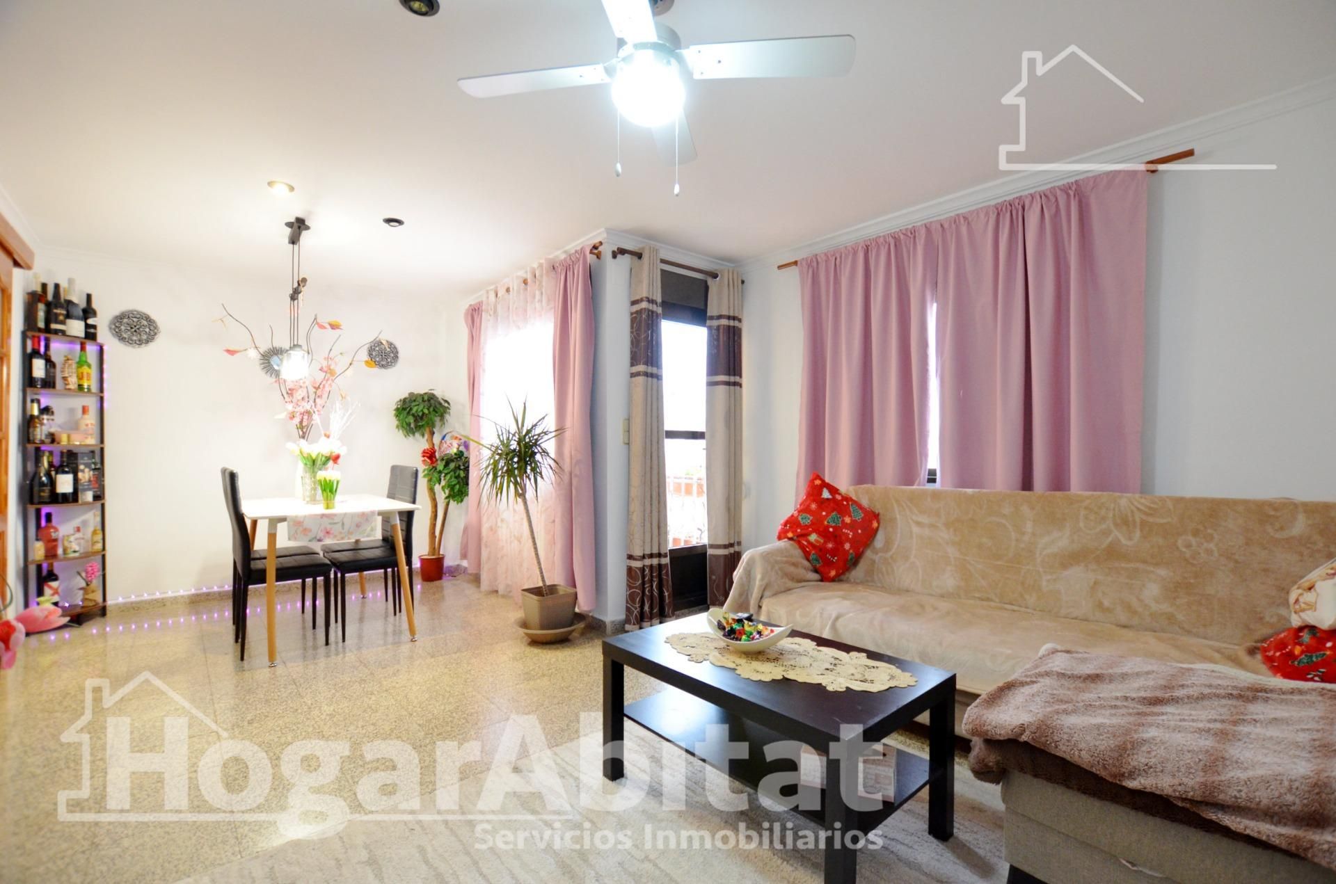 Living room of Flat for sale in Tavernes de la Valldigna  with Air Conditioner, Storage room and Furnished