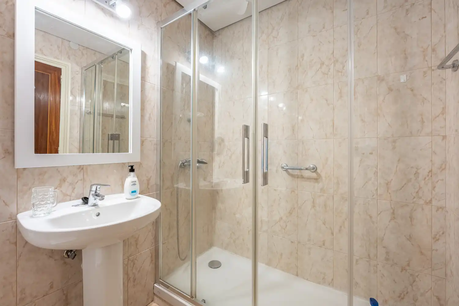 Baño de Piso en venta en Madrid con Terraza y Balcón