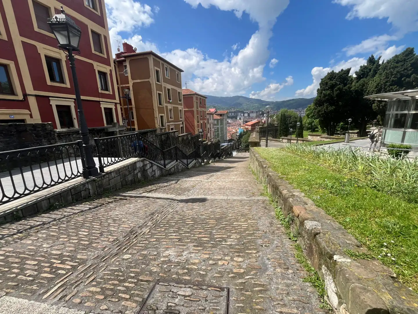 Vista exterior de Pis en venda en Bilbao  amb Calefacció, Moblat i Forn