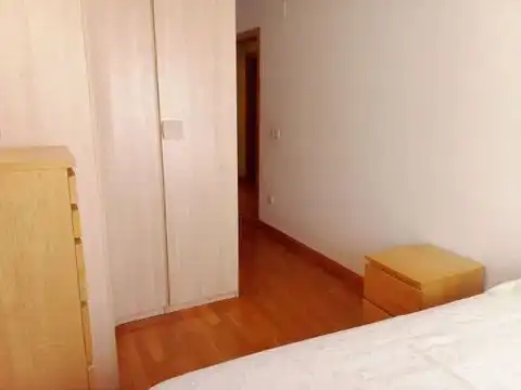 Schlafzimmer von Wohnung zur Miete in Santander mit Möbliert, Ofen und Waschmaschine