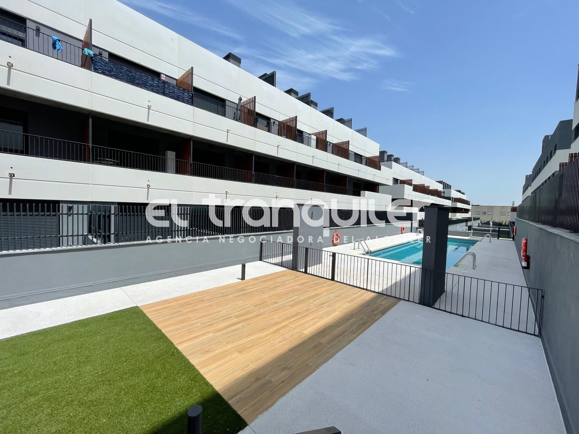 Swimming pool of Study to rent in San Sebastián de los Reyes  with Air Conditioner, Parquet flooring and Terrace