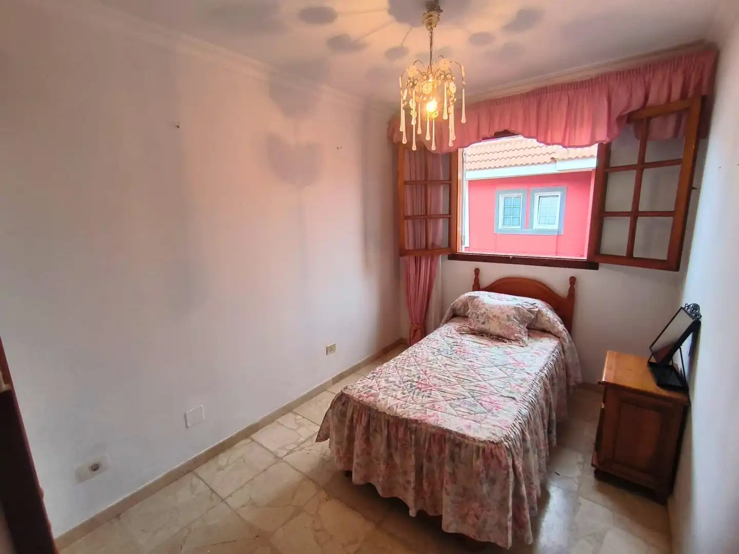 Dormitori de Casa o xalet en venda en Telde amb Aire condicionat, Terrassa i Balcó