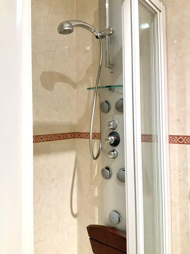 Bathroom of Flat for rent in Madrid  with Air Conditioner, Heating and Furnished
