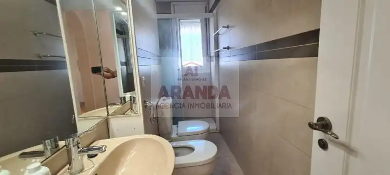 Badezimmer von Wohnung zur Miete in Zaragoza mit Klimaanlage, Heizung und Ofen