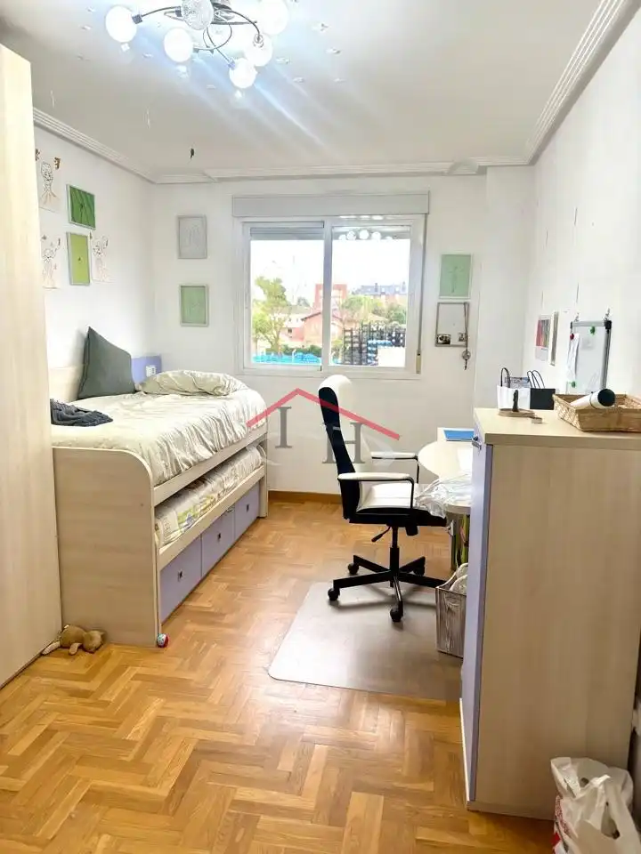 Schlafzimmer von Wohnung zum Verkauf in San Andrés del Rabanedo mit Heizung, Parkett und Abstellraum
