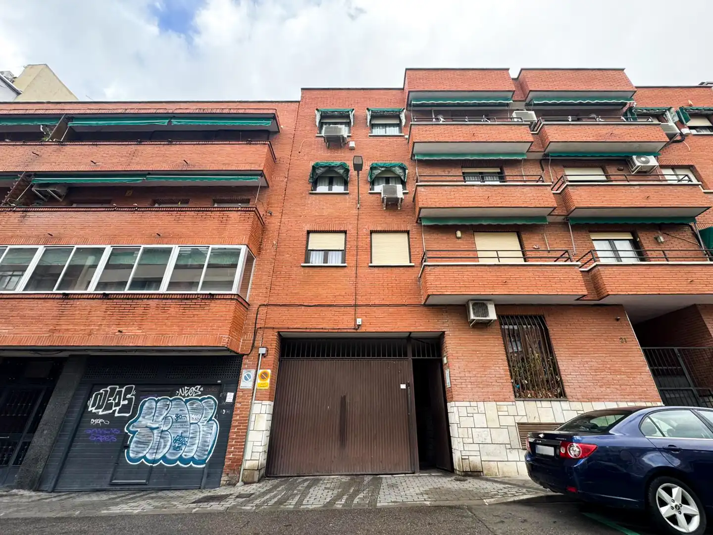 Außenansicht von Garage zum Verkauf in Madrid