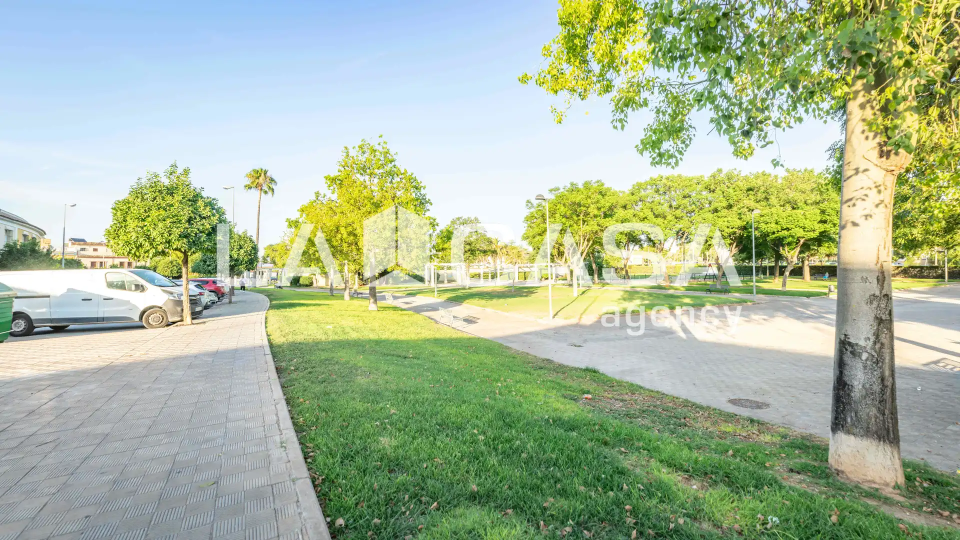 Vista exterior de Planta baja en venta en Dos Hermanas con Trastero y Piscina
