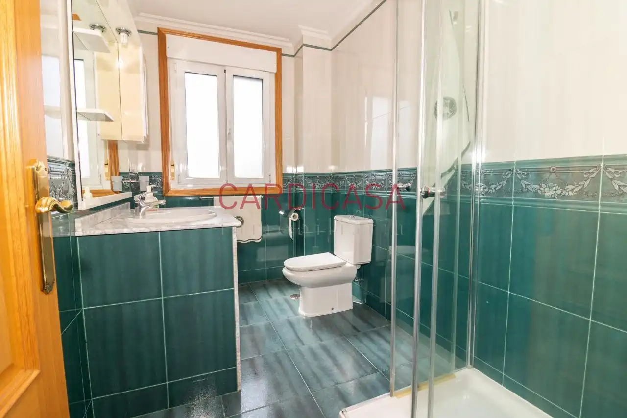 Baño de Casa o chalet en venta en Vigo  con Calefacción, Jardín privado y Parquet