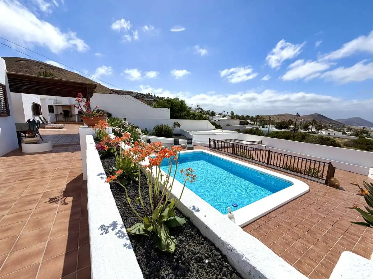 Vista exterior de Casa o chalet en venta en Teguise con Trastero y Amueblado