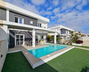 Vista exterior de Casa o xalet de lloguer en Santa Pola amb Aire condicionat, Calefacció i Jardí privat