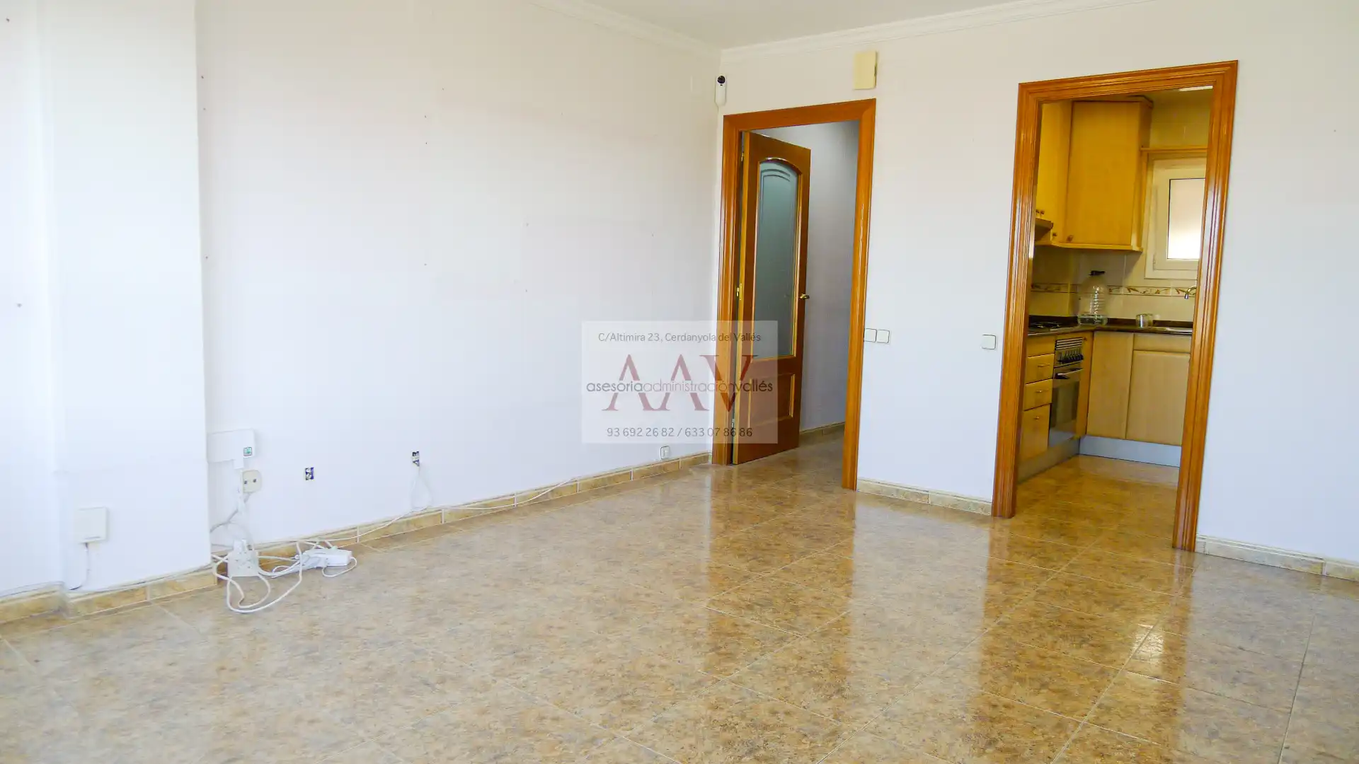 Sala de estar de Piso en venta en Cerdanyola del Vallès con Calefacción, Horno y Balcón