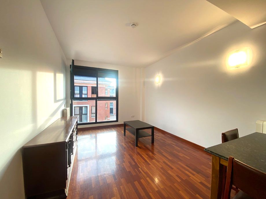 Sala d'estar de Pis en venda en Vitoria - Gasteiz amb Calefacció, Traster i Moblat