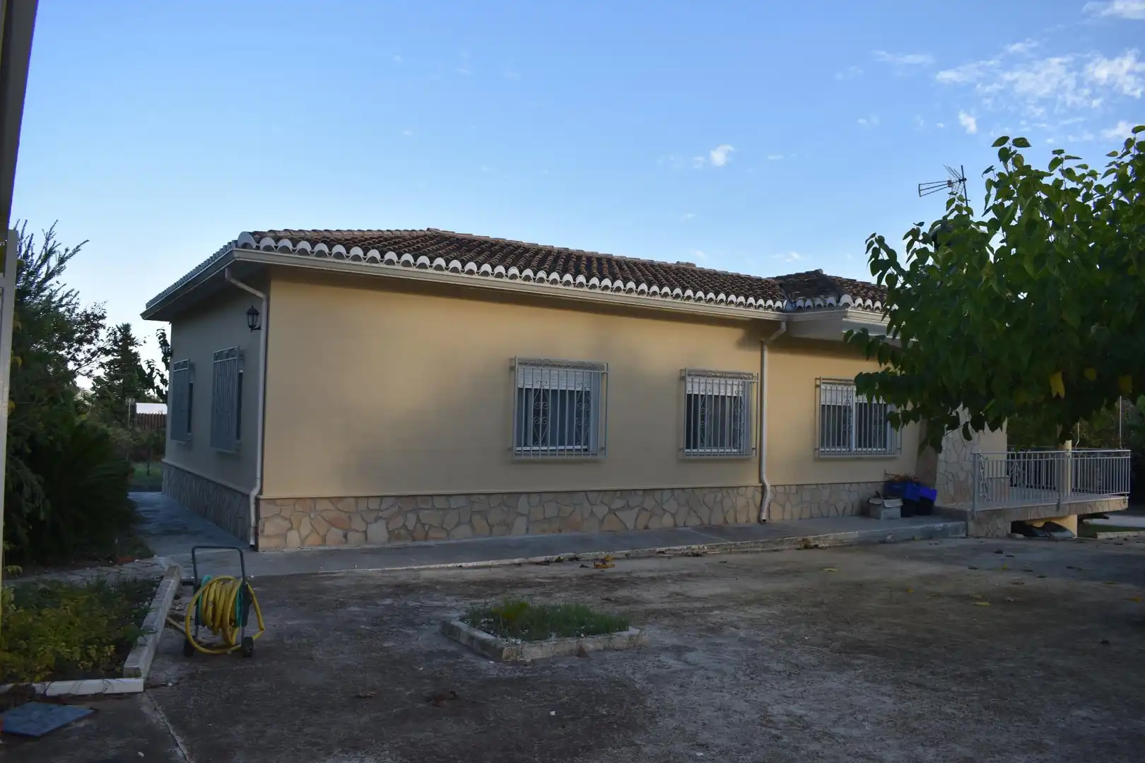 Vista exterior de Casa o xalet en venda en Xàtiva amb Aire condicionat, Calefacció i Jardí privat